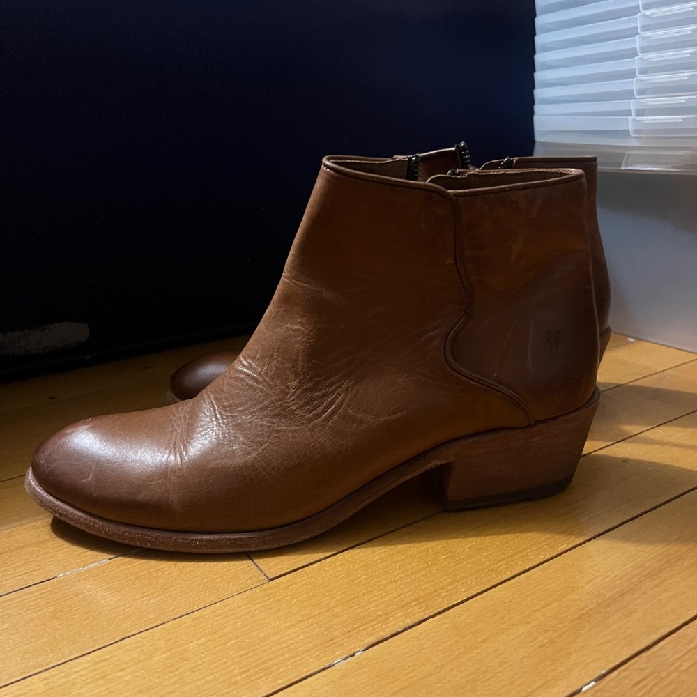 Frye Carson Piping Bootie in Caramel - Size 11 - Picture 9 of 10